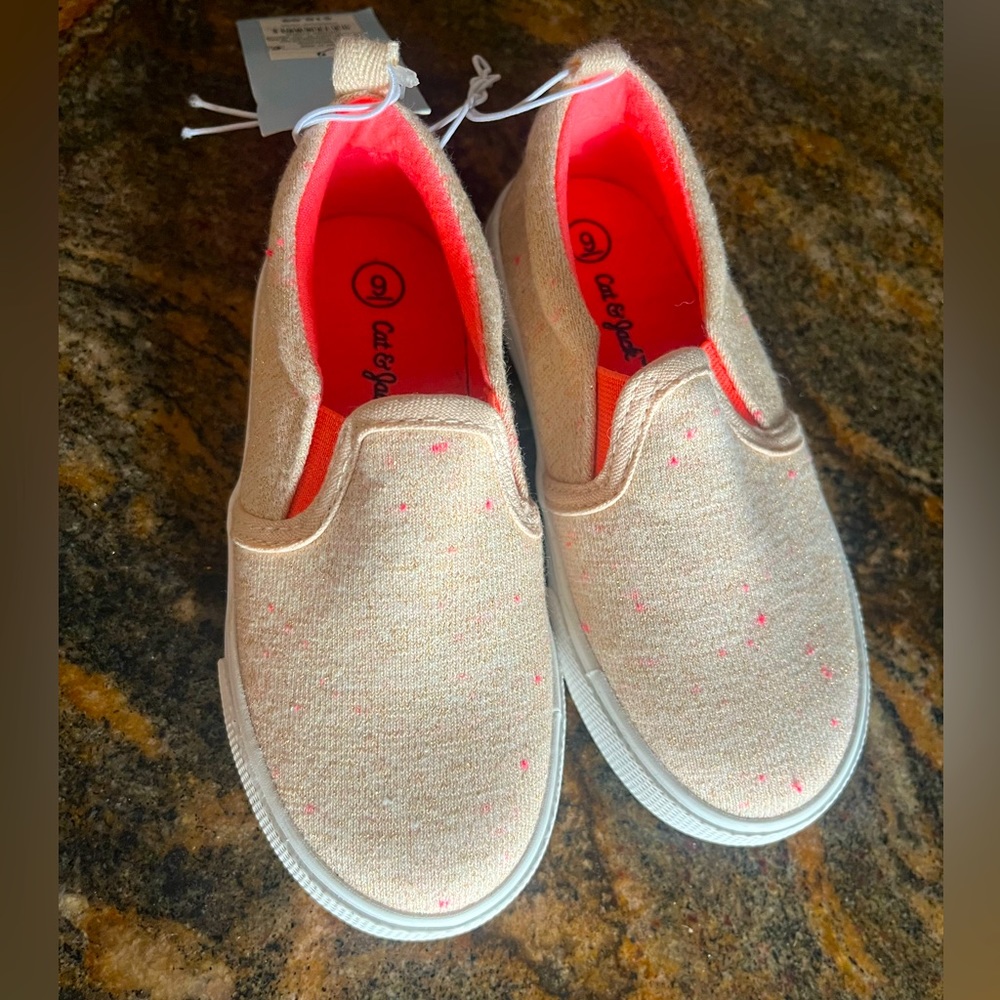 🤩NWT: Girls Cat & Jack Slip on Shoes